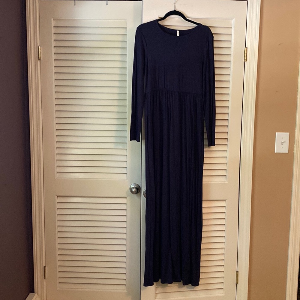 Navy Long Sleeve Maxi with Pockets!